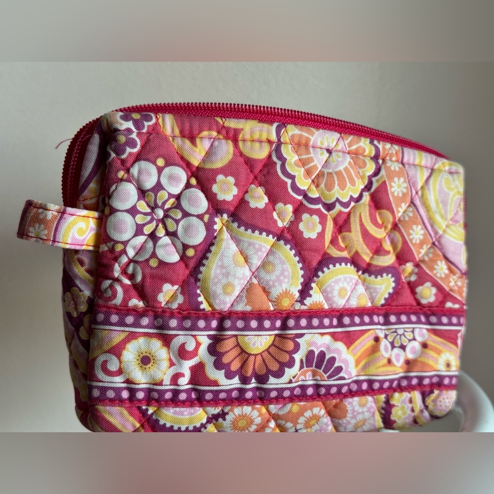 Vera Bradley Quilted Raspberry Fizz Lined & Zippered Travel Mini Cosmetic Bag - - Picture 4 of 13